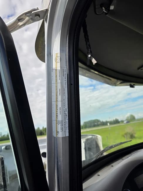 2021 Peterbilt 337 - 31
