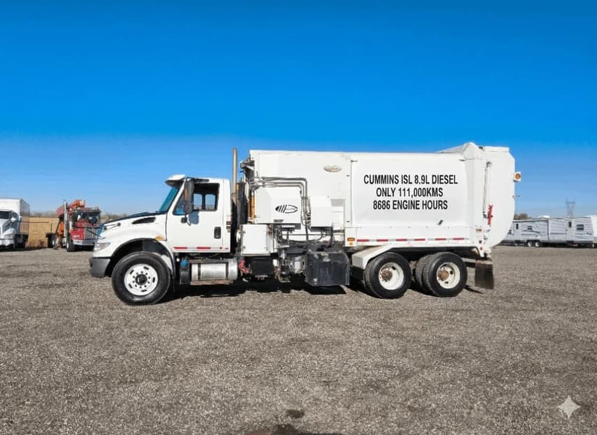 2018 International WORKSTAR 7400 - 44
