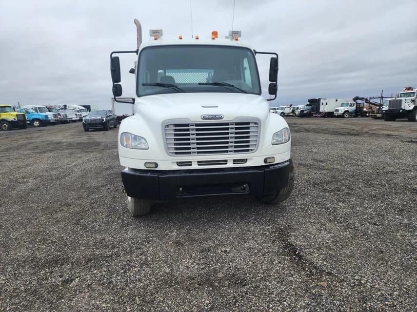 2007 Freightliner M2106 - 16