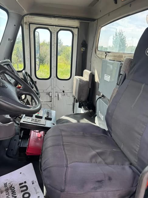 2013 Freightliner BUSINESS CLASS M2 106 - 18
