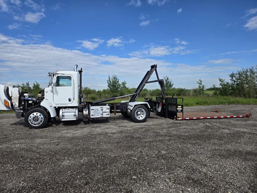 2021 Peterbilt 337 - 12