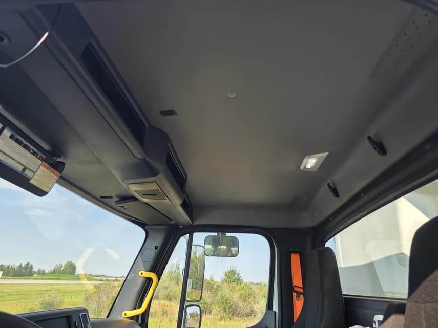 2025 Freightliner BUSINESS CLASS M2 106 - 18
