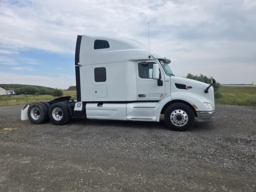 2020 Peterbilt 579 - 25