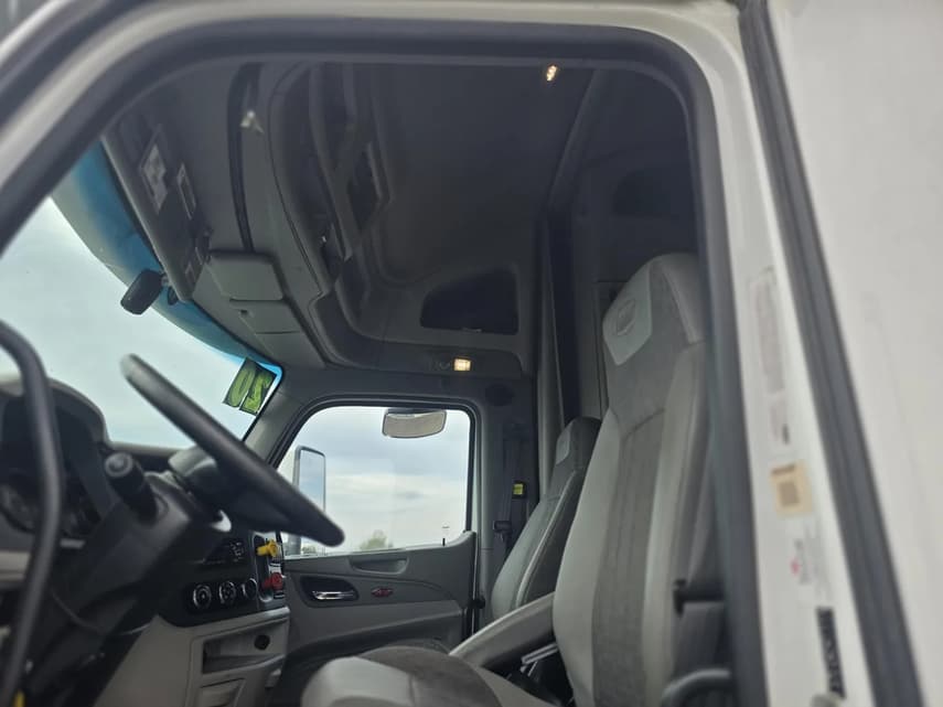 2020 Peterbilt 579 - 30