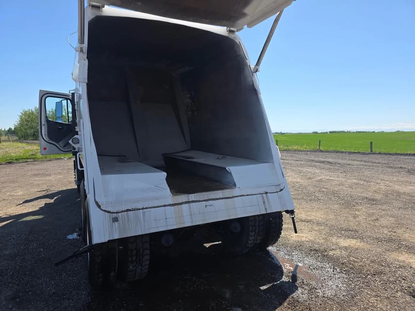 2013 Freightliner 108SD - 18
