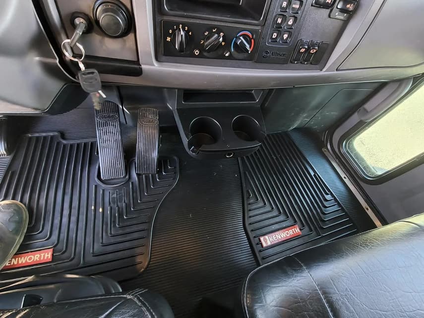 2021 Peterbilt 348 - 8