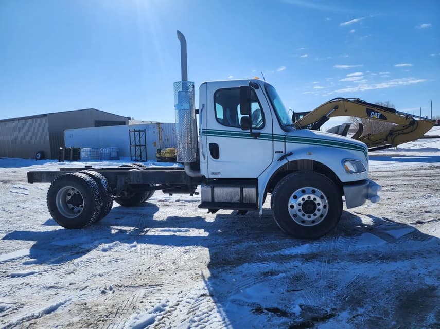 2008 Freightliner BUSINESS CLASS M2 106 - 7