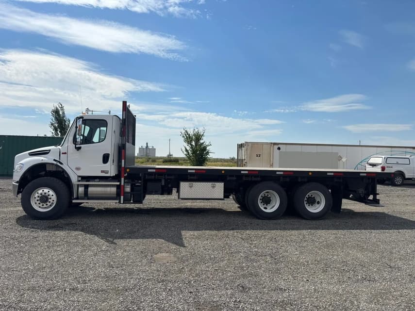 2025 Freightliner BUSINESS CLASS M2 106 PLUS - 1