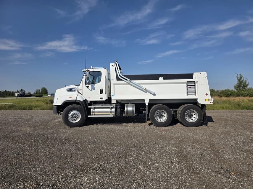 2025 Freightliner 114SD - 2