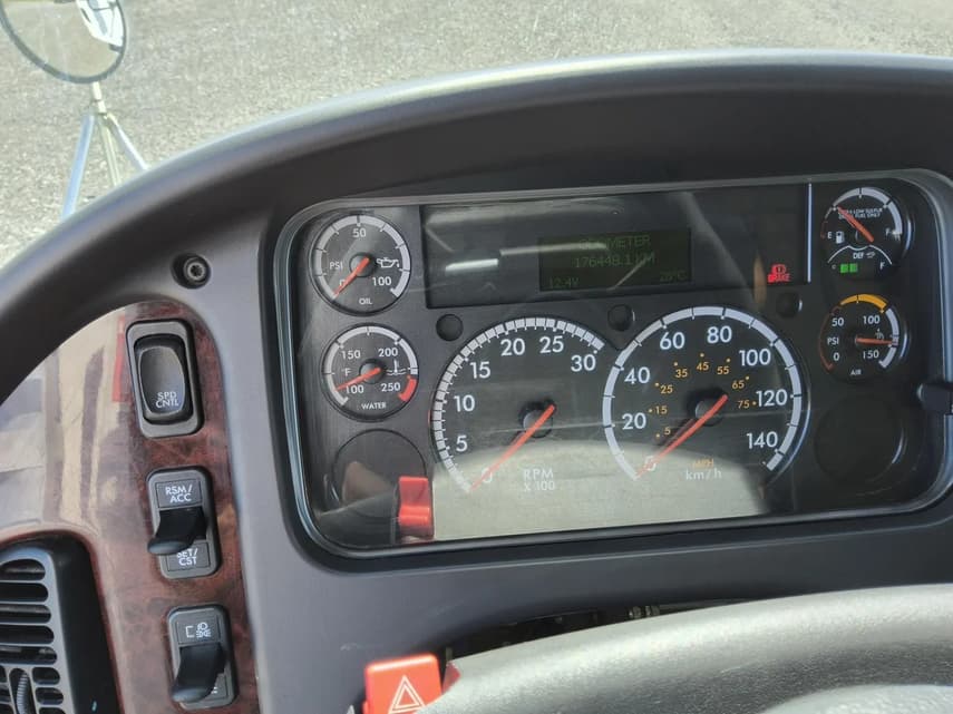 2018 Freightliner BUSINESS CLASS M2 106 - 8