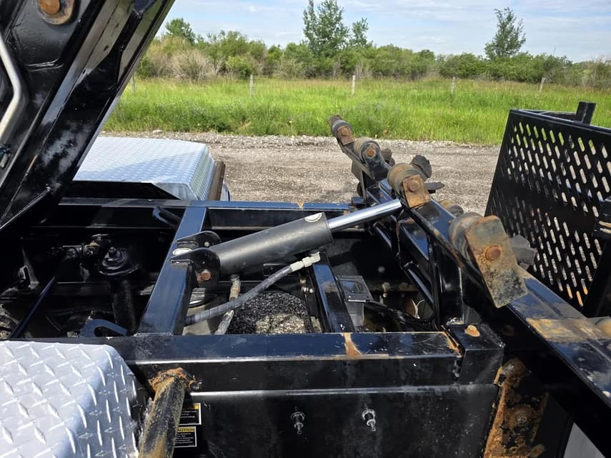 2021 Peterbilt 337 - 17