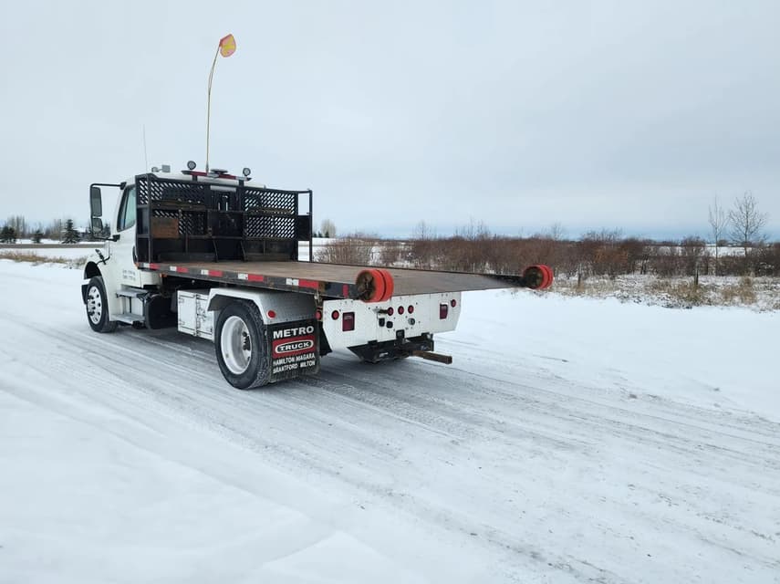 2017 Freightliner M2106 - 2