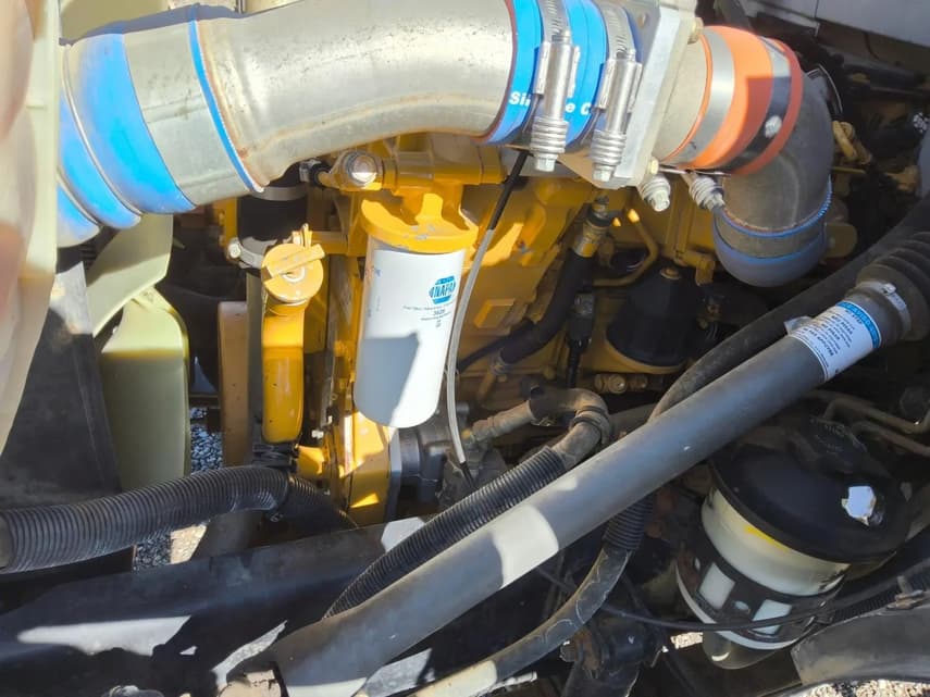 2004 Ford F-750 SD - 12