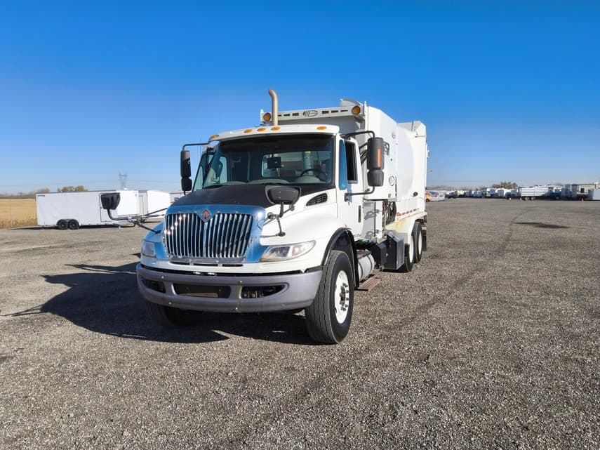 2018 International WORKSTAR 7400 - 38