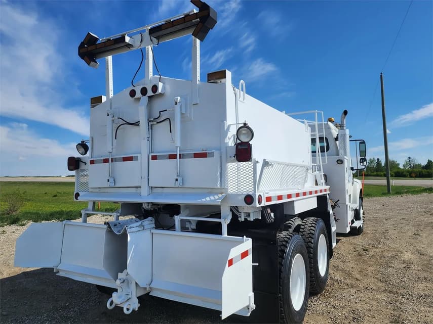 2006 Freightliner BUSINESS CLASS M2 106 - 5