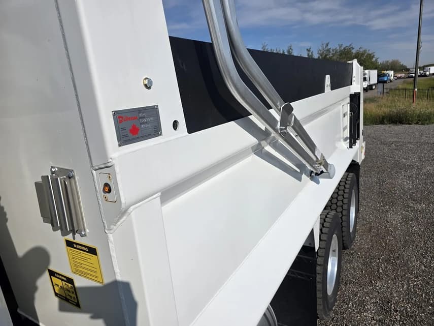 2025 Freightliner 114SD - 22