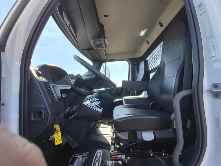 2025 Freightliner BUSINESS CLASS M2 106 - 19