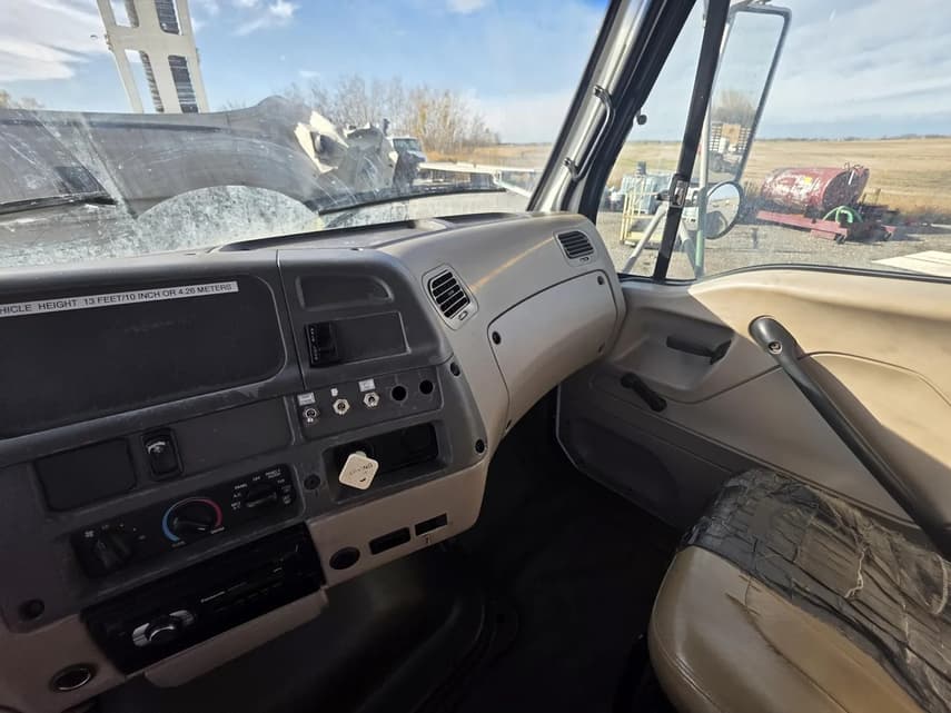 2009 Sterling L9500 - 32