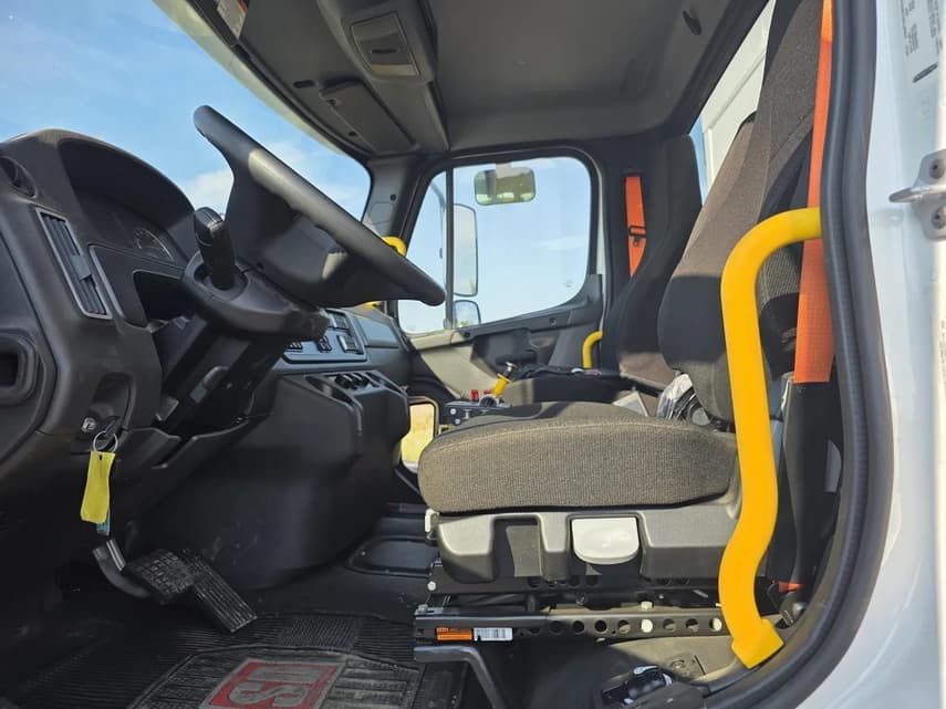 2025 Freightliner 114SD - 17