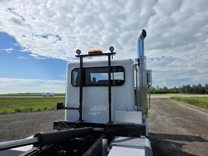 2021 Peterbilt 337 - 28