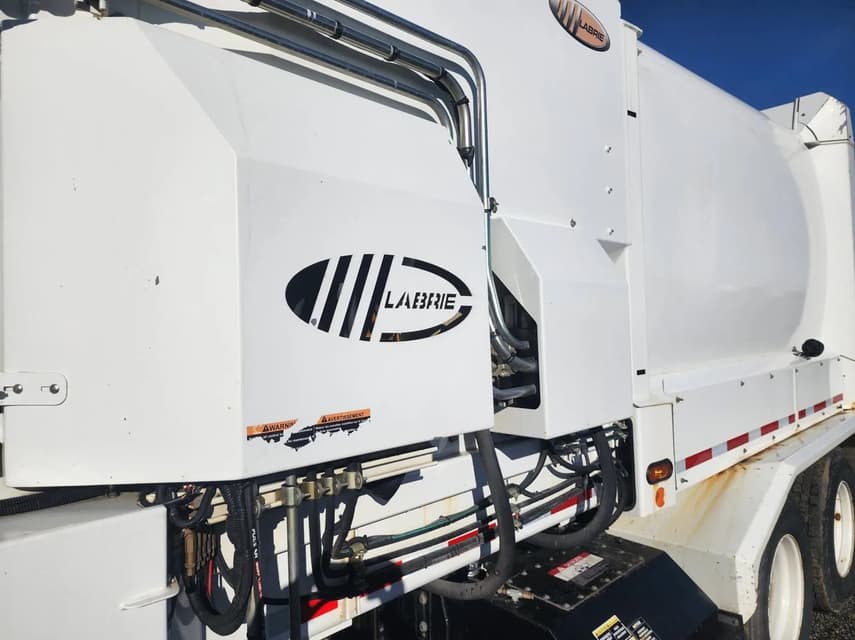 2016 Freightliner M2 106 - 41