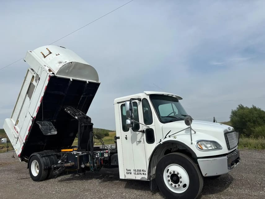 2013 Freightliner BUSINESS CLASS M2 106 - 26