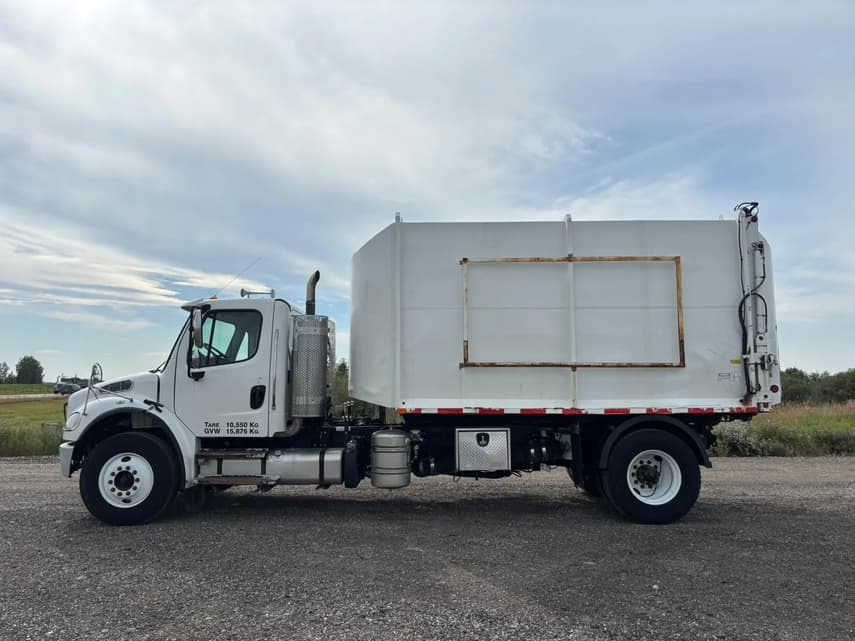 2013 Freightliner BUSINESS CLASS M2 106 - 29