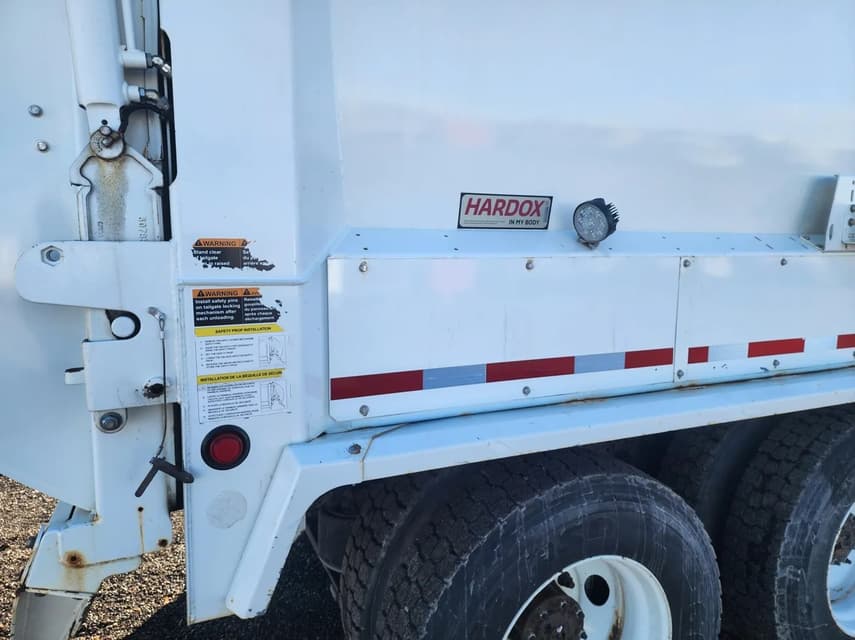 2016 Freightliner M2 106 - 38