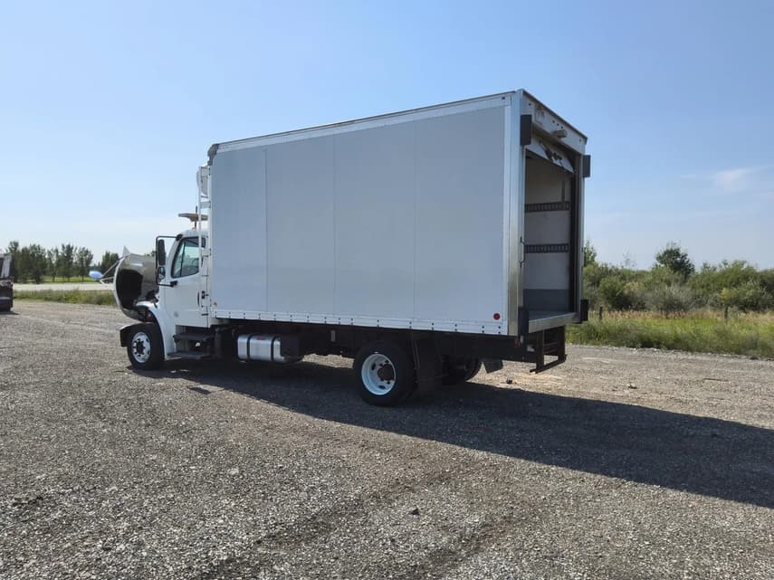 2018 Freightliner BUSINESS CLASS M2 106 - 14