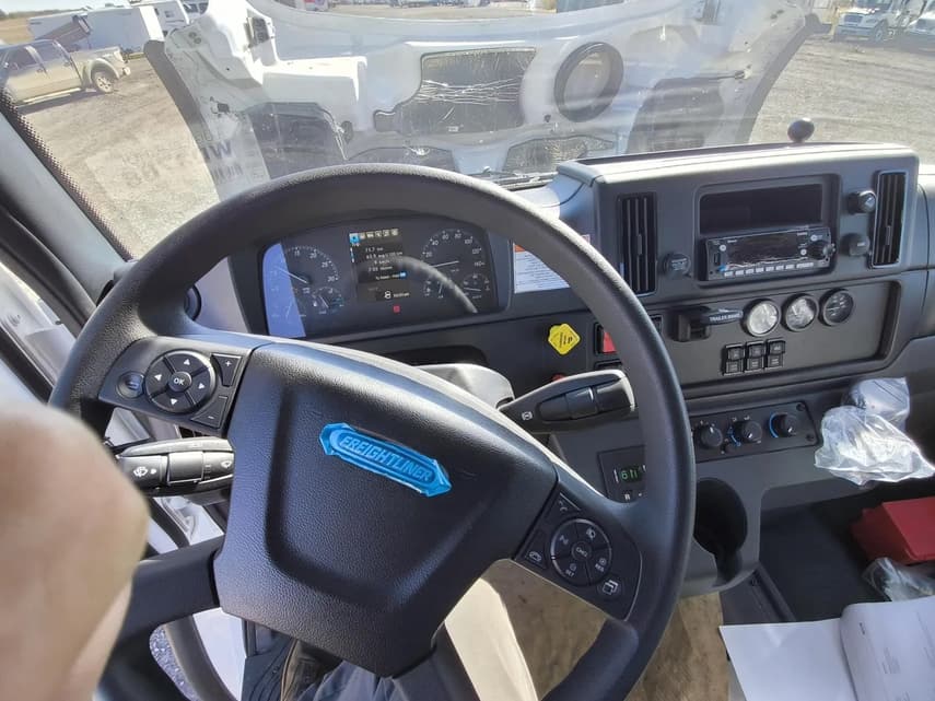 2025 Freightliner BUSINESS CLASS M2 106 - 8