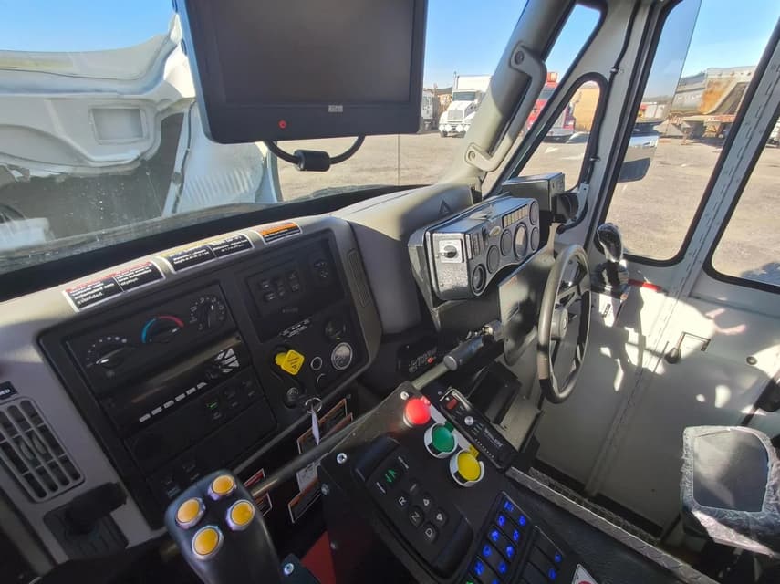 2018 International WORKSTAR 7400 - 31