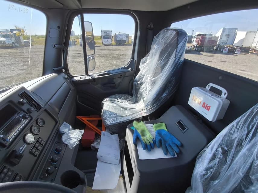 2025 Freightliner BUSINESS CLASS M2 106 - 21