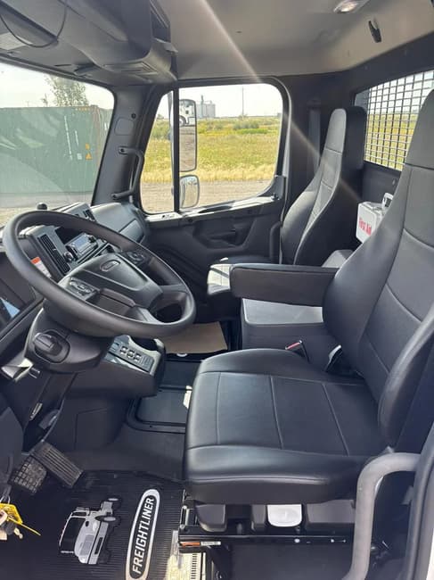 2025 Freightliner BUSINESS CLASS M2 106 PLUS - 13