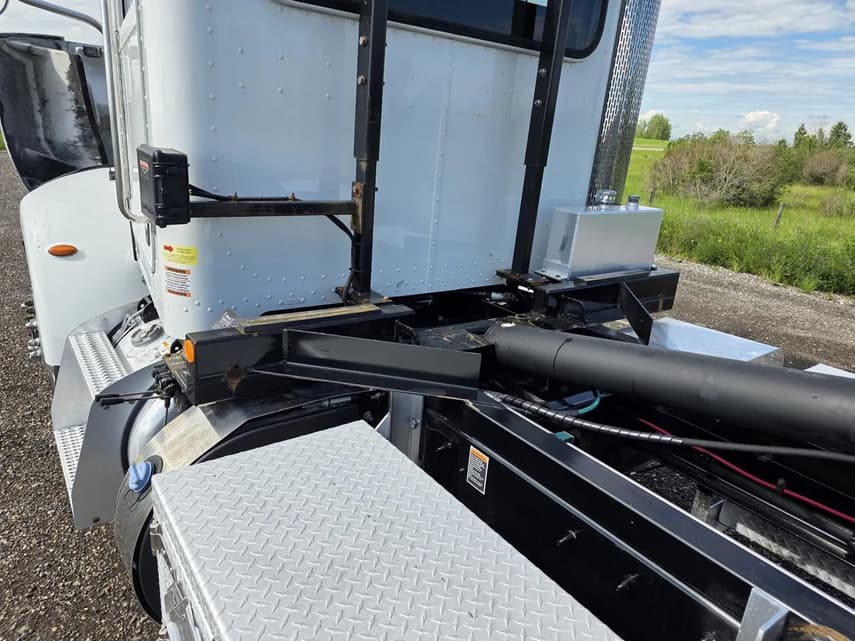 2021 Peterbilt 337 - 14