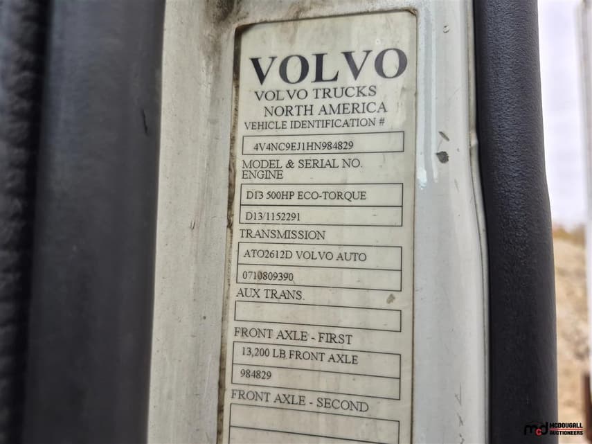 2017 Volvo VNL - 19