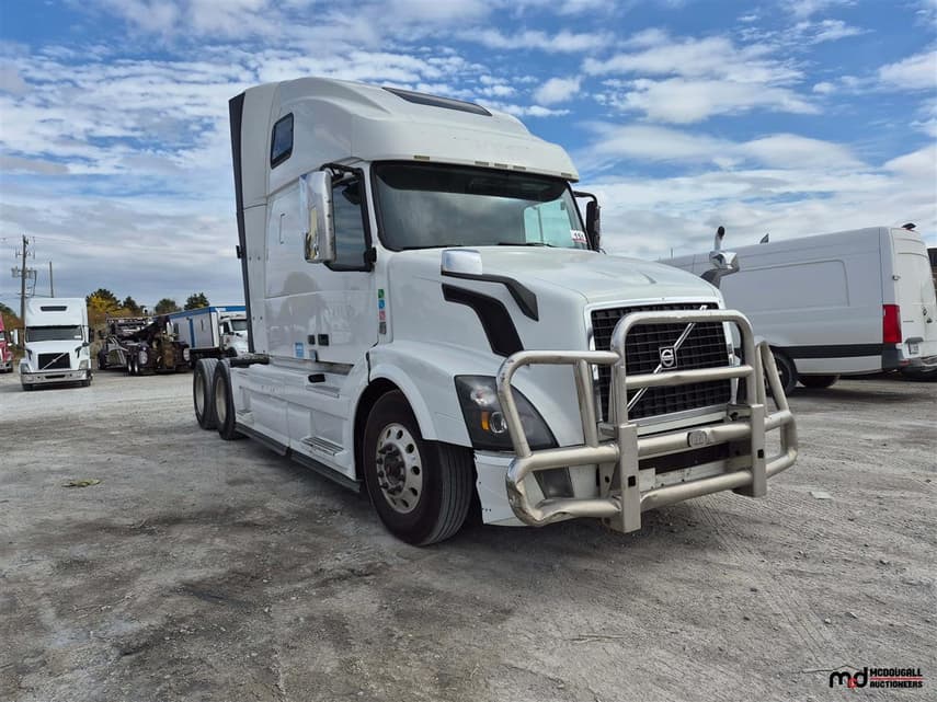 2017 Volvo VNL - 1