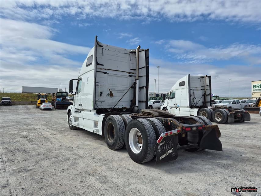 2013 Volvo VNL - 3