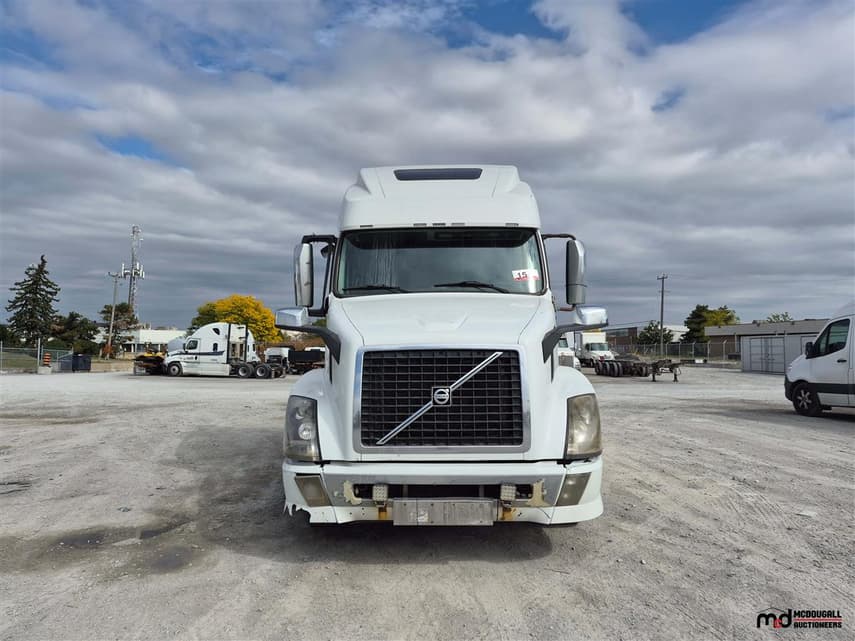 2013 Volvo VNL - 22
