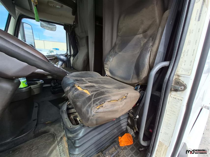 2017 Volvo VNL - 18