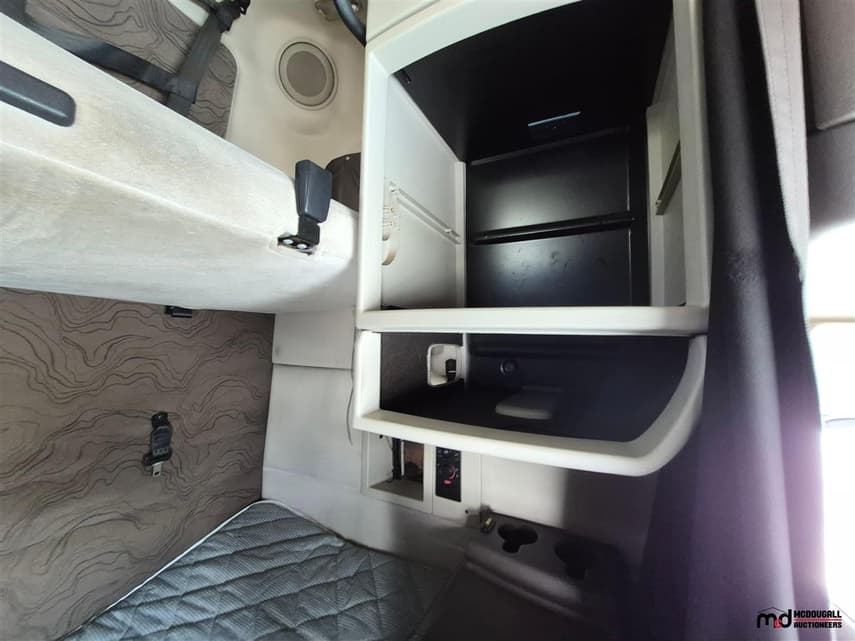 2013 Volvo VNL - 15