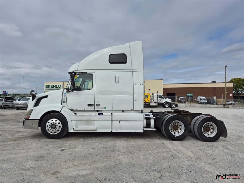 2014 Volvo VNL - 10
