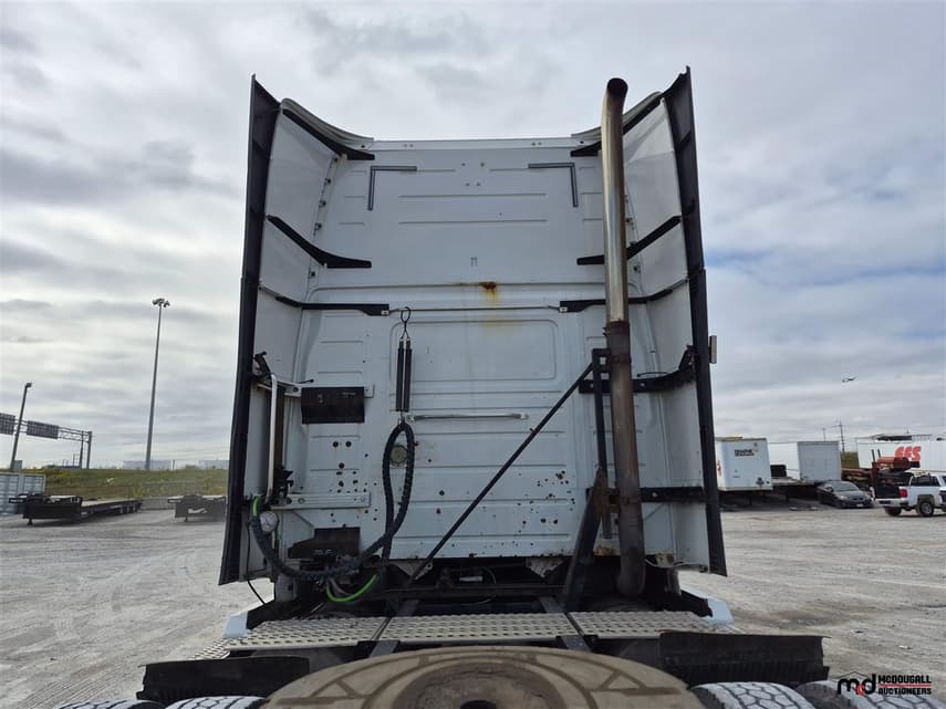 2017 Volvo VNL - 4