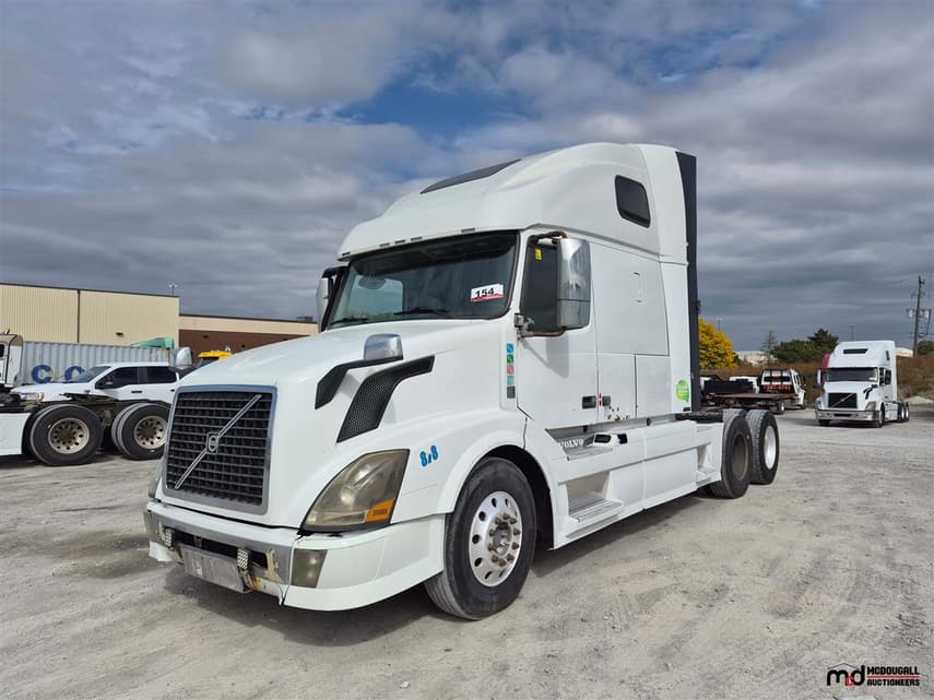 2013 Volvo VNL - 23