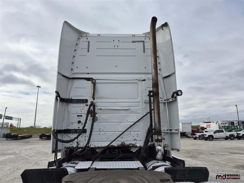 2014 Volvo VNL - 12