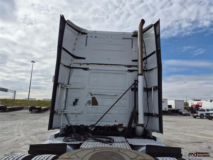 2013 Volvo VNL - 4