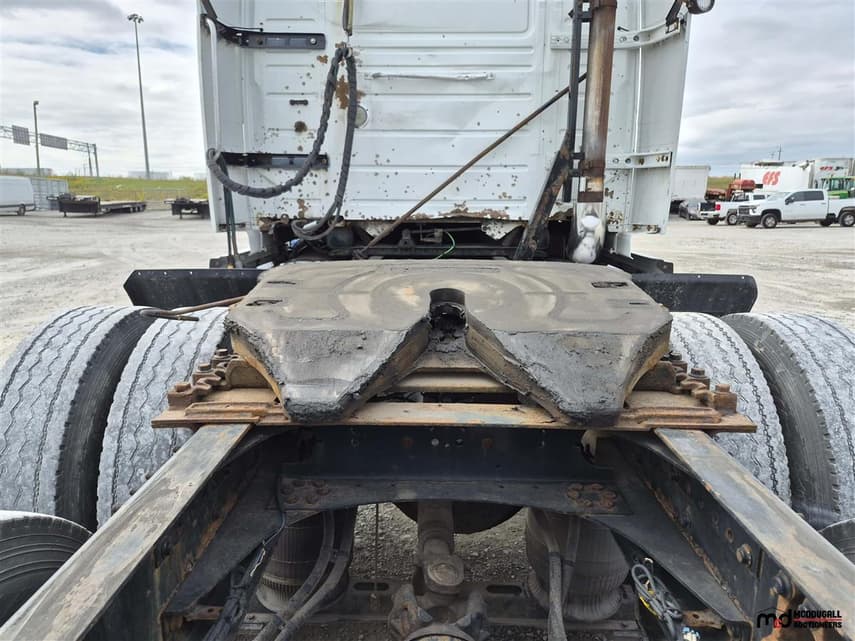 2014 Volvo VNL - 13