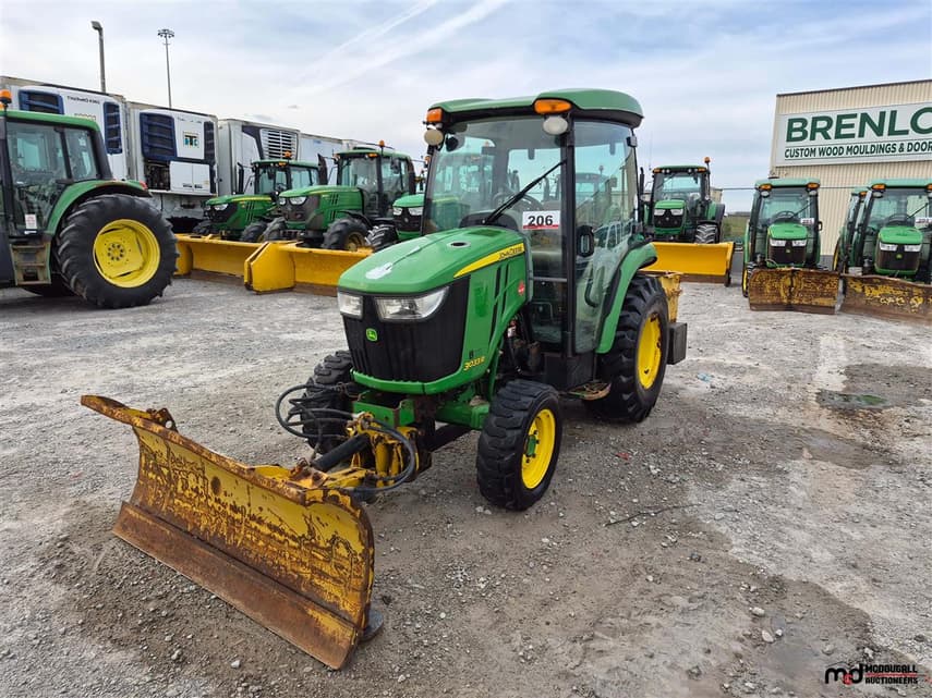 2015 John Deere 3033R - 1