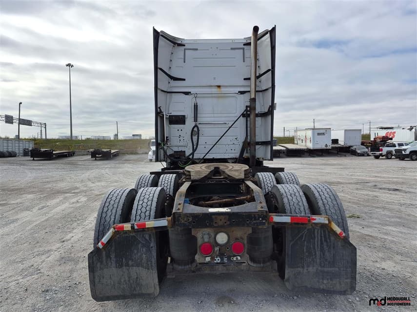 2017 Volvo VNL - 7