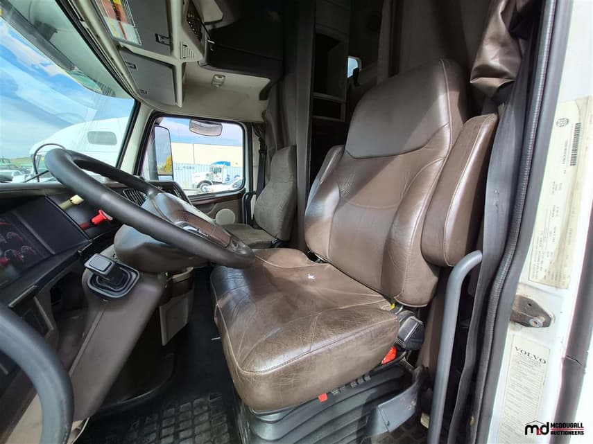 2013 Volvo VNL - 20