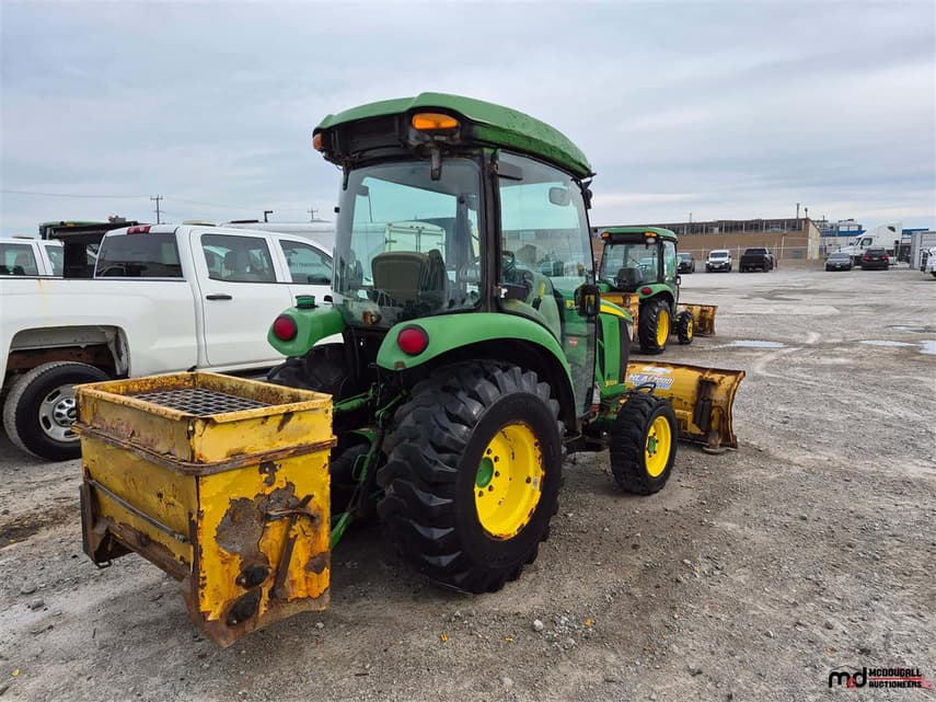 2015 John Deere 3033R - 9